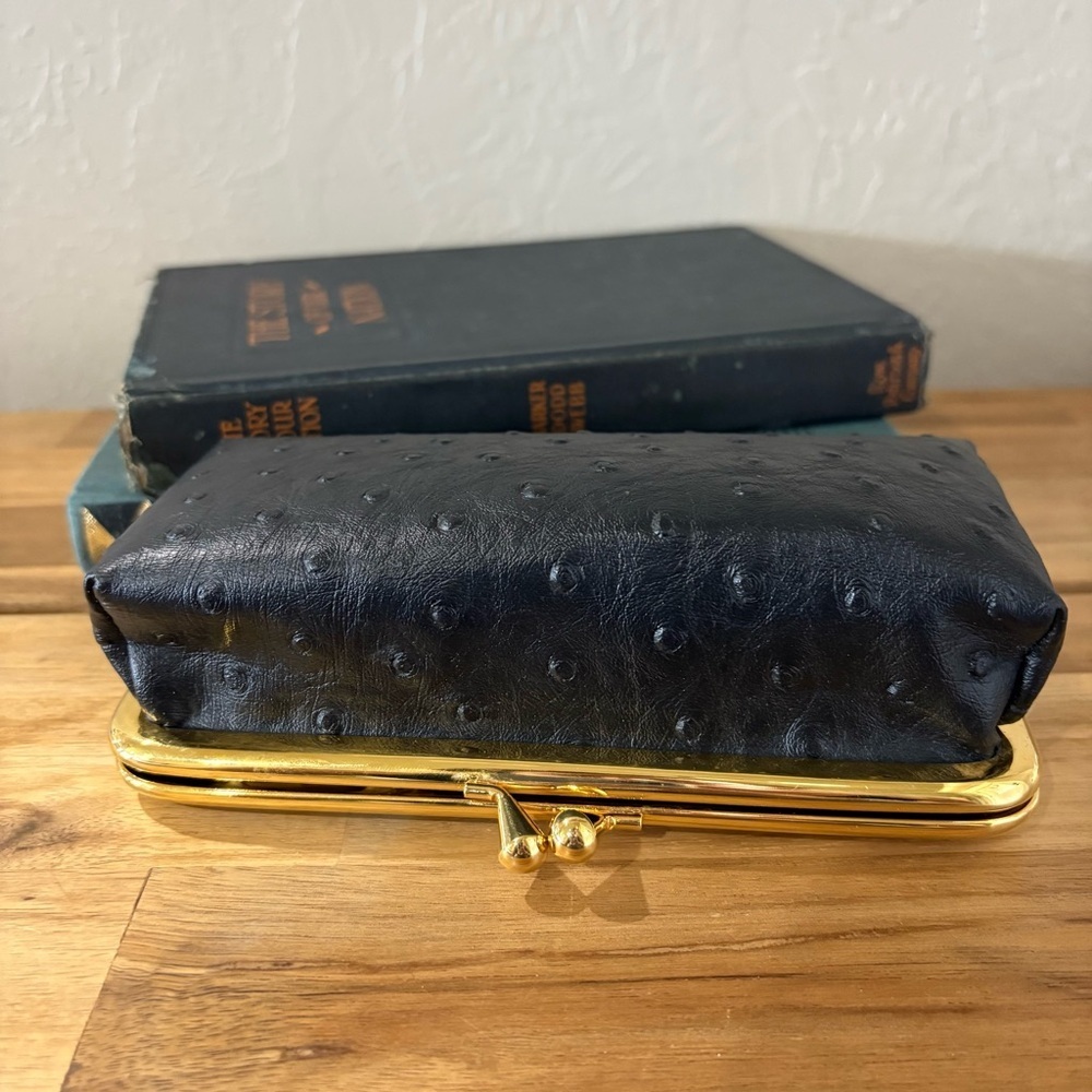 ❤️ Vintage Comeco Black Faux Ostrich Kiss-Lock Wallet with Gold Frame - Picture 3 of 9